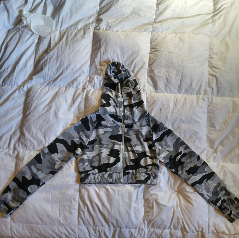 Grey camo crop top zip up sweater